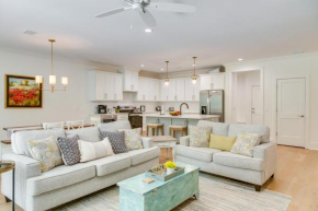 Chic St Simons Island Vacation Rental with Backyard